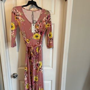 NWT 3/4 Sleeve Maternity Maxi Dress